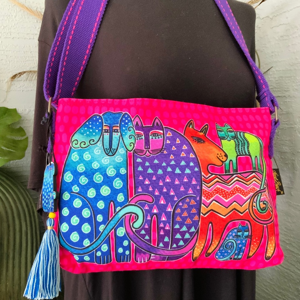 LAUREL BURCH Familia HOT PINK NeW HANDBAG  CROSSBODY/SHOULDER BAG🩷NWT LAST ONE